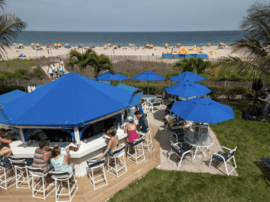 Schooner's Oceanfront Bar & Lounge Schooner's Oceanfront Bar & Lounge
