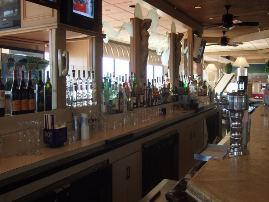 Schooner's Oceanfront Bar & Lounge Schooner's Oceanfront Bar & Lounge