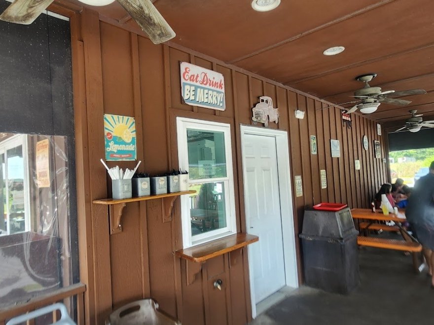 Smoker's BBQ Pit Smoker's BBQ Pit