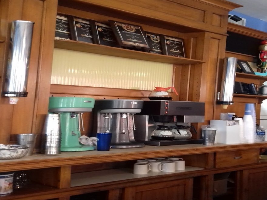 Rayne's Reef Soda Fountain & Grill Rayne's Reef Soda Fountain & Grill