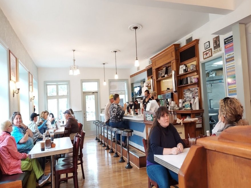 Rayne's Reef Soda Fountain & Grill Rayne's Reef Soda Fountain & Grill