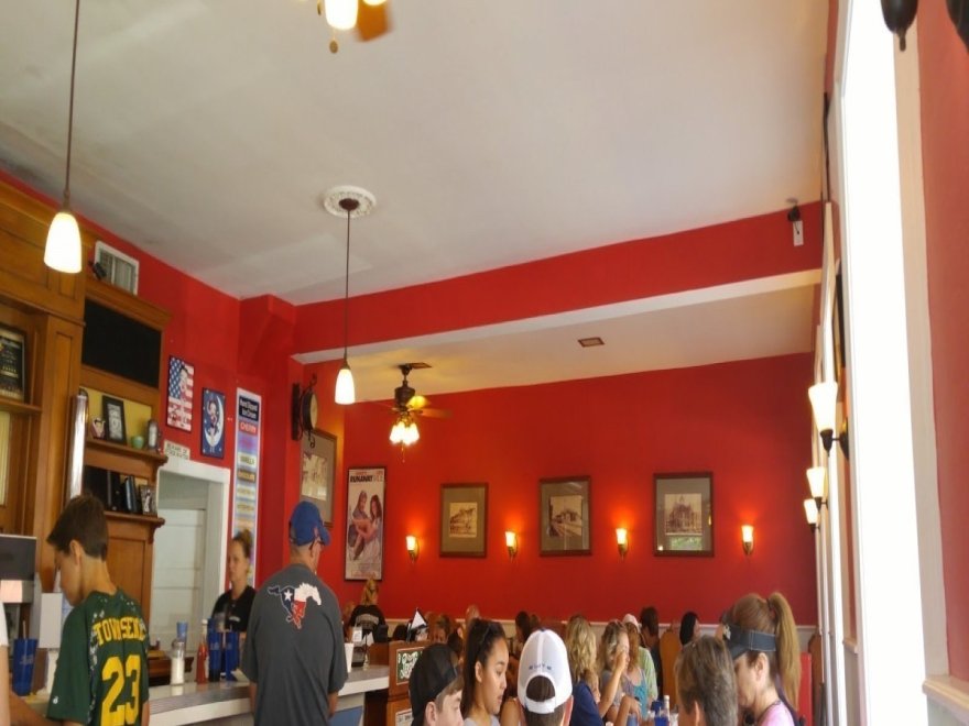 Rayne's Reef Soda Fountain & Grill Rayne's Reef Soda Fountain & Grill